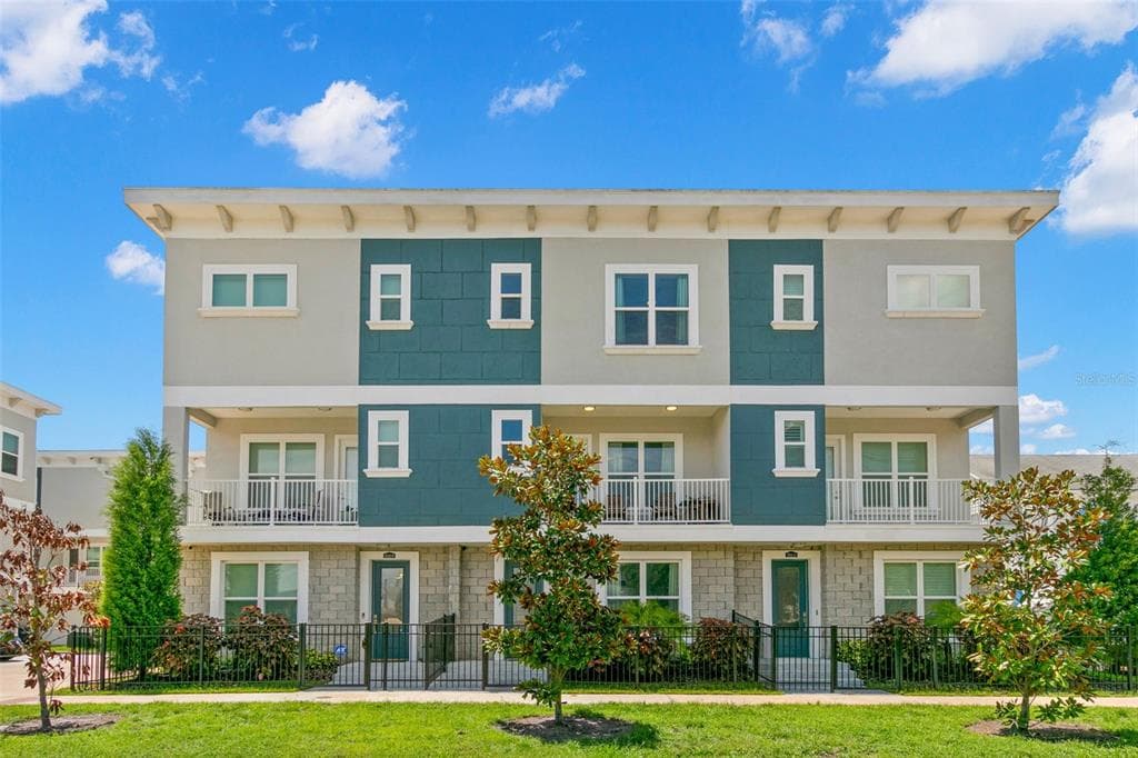 3702 W ROLAND STREET UNIT 11