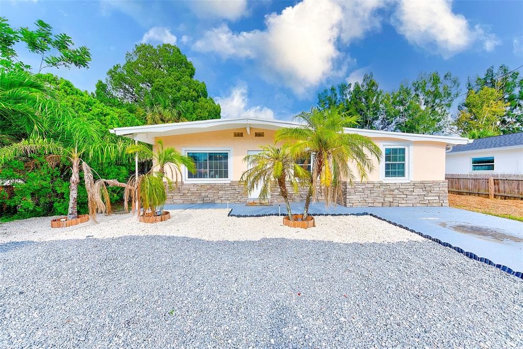 5904 S MANHATTAN AVENUE TAMPA, FL 33616