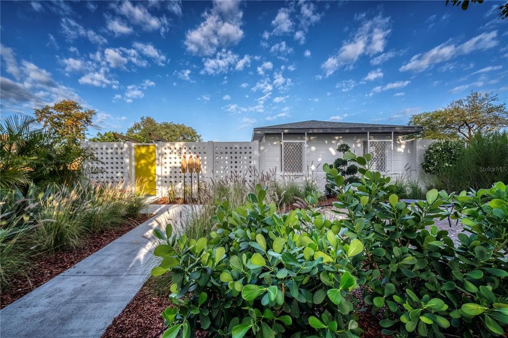 810 15TH STREET N ST PETERSBURG, FL 33705