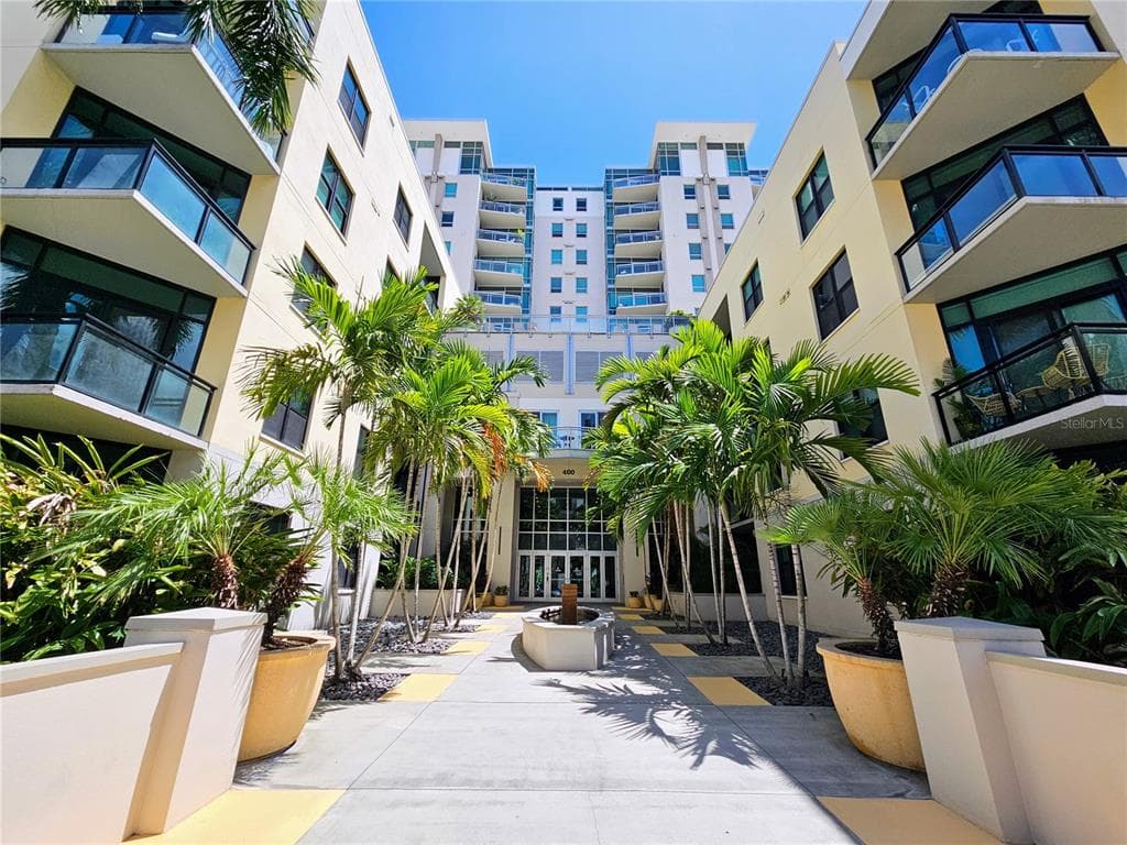 400 4TH AVENUE S UNIT 207 ST PETERSBURG, FL 33701