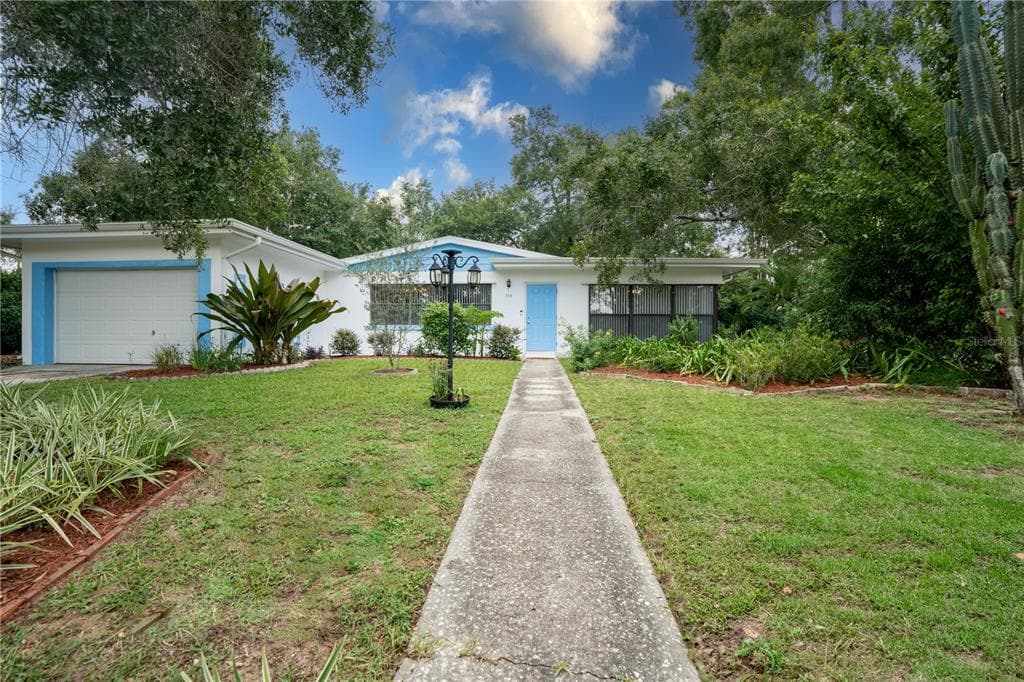 743 HILLSIDE AVENUE LAKE WALES, FL 33853