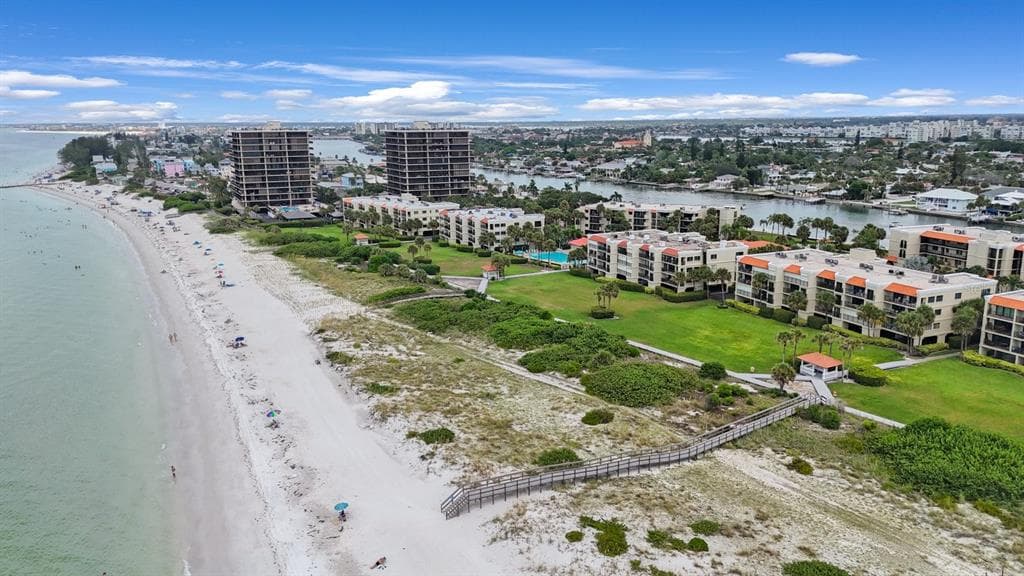 7537 BAYSHORE DRIVE UNIT 303 TREASURE ISLAND, FL 33706