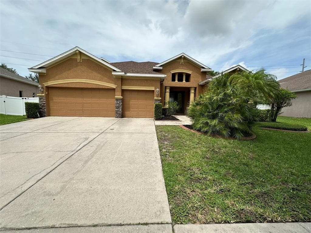 1110 FACET VIEW WAY VALRICO, FL 33594