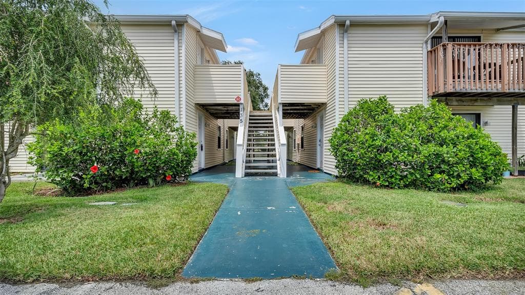 135 HUNTER LAKE DRIVE UNIT F OLDSMAR, FL 34677
