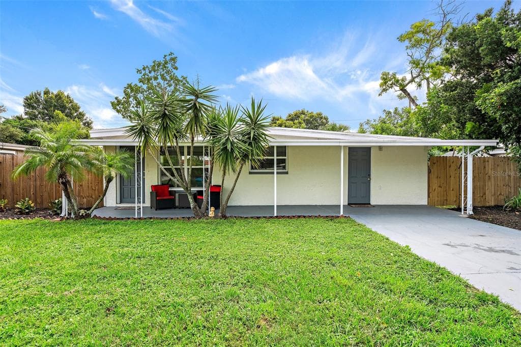 9157 82ND WAY SEMINOLE, FL 33777