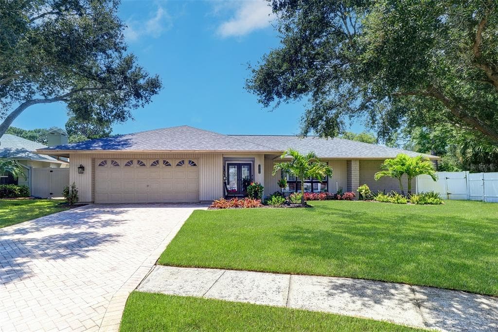 13198 LINDEN PLACE DRIVE SEMINOLE, FL 33776