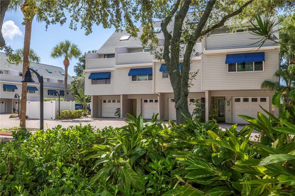 1375 PINELLAS BAYWAY S UNIT 26 TIERRA VERDE, FL 33715