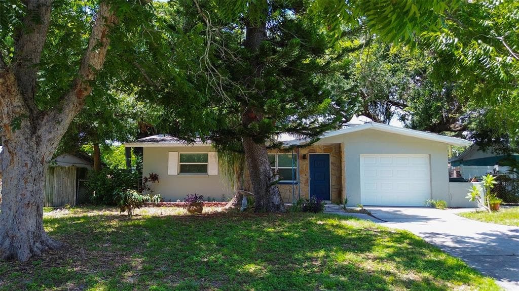 2965 KAREN AVENUE LARGO, FL 33774