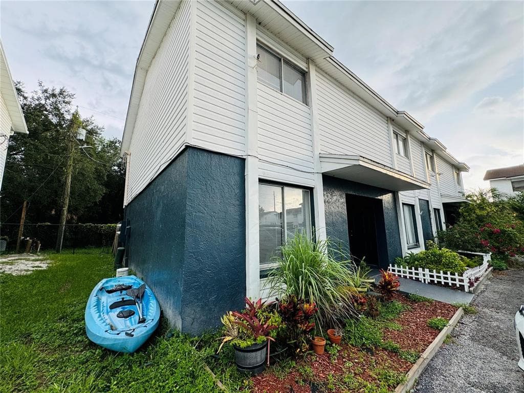 1927 OXNARD COURT TAMPA, FL 33612