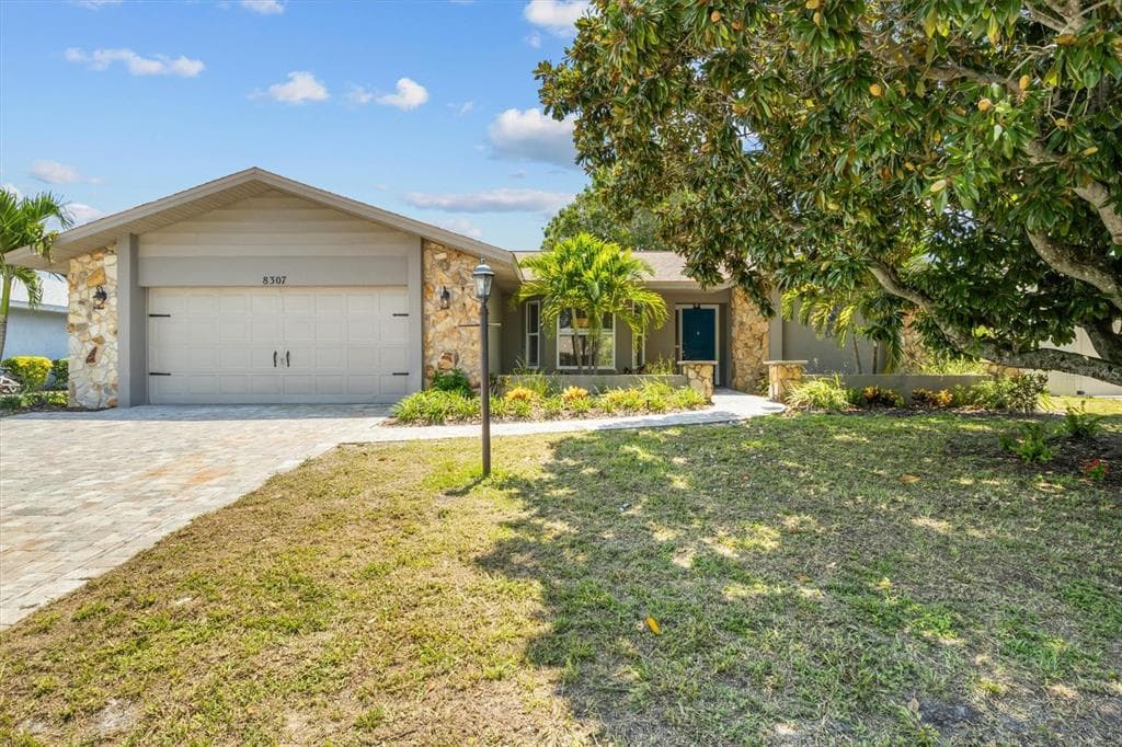 8307 12TH AVENUE DRIVE NW BRADENTON, FL 34209