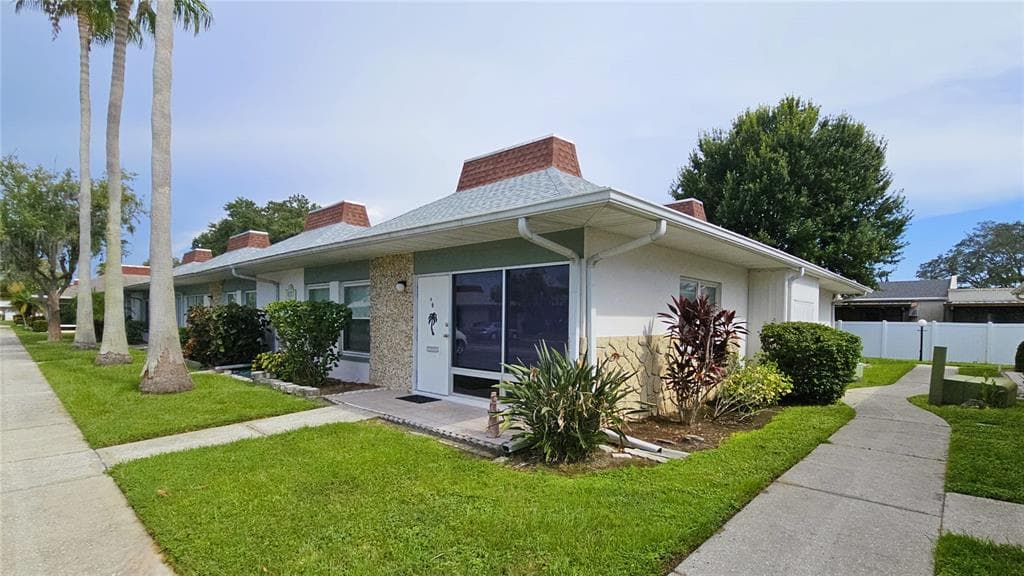 4317 TAHITIAN GARDENS CIRCLE UNIT D HOLIDAY, FL 34691