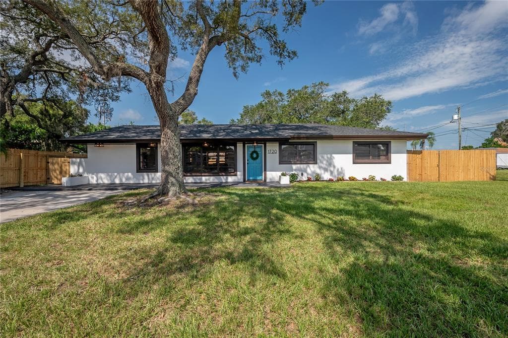 1720 S JEFFERSON AVENUE LARGO, FL 33770