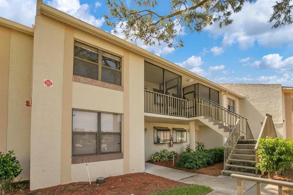 2002 BLUE HAWK COURT UNIT 1723 CLEARWATER, FL 33762