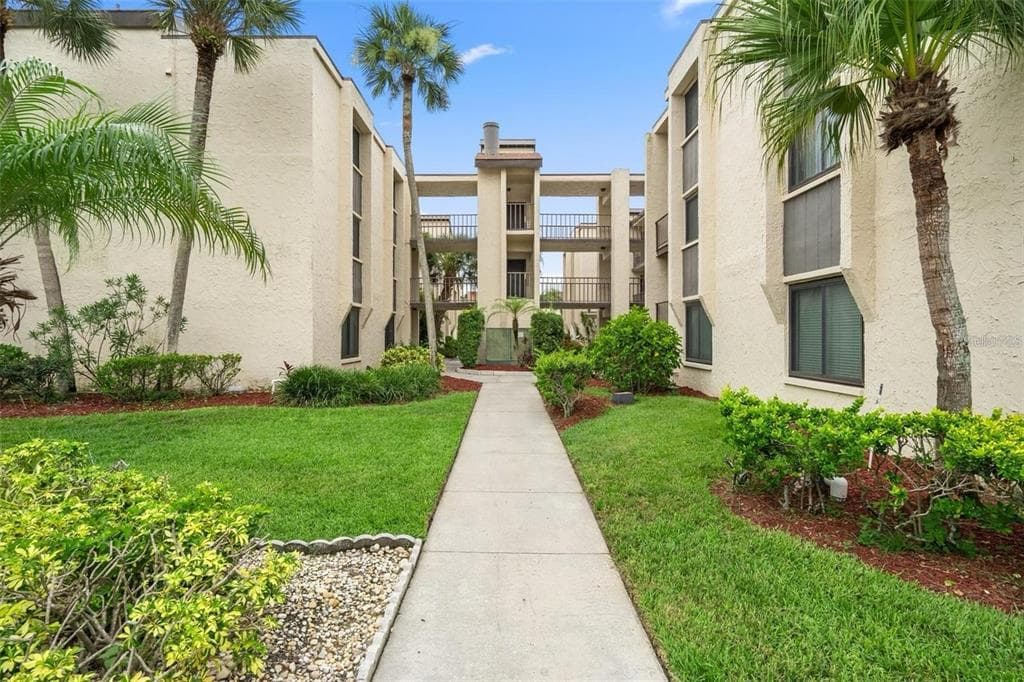 2207 BELLEAIR ROAD UNIT B7 CLEARWATER, FL 33764
