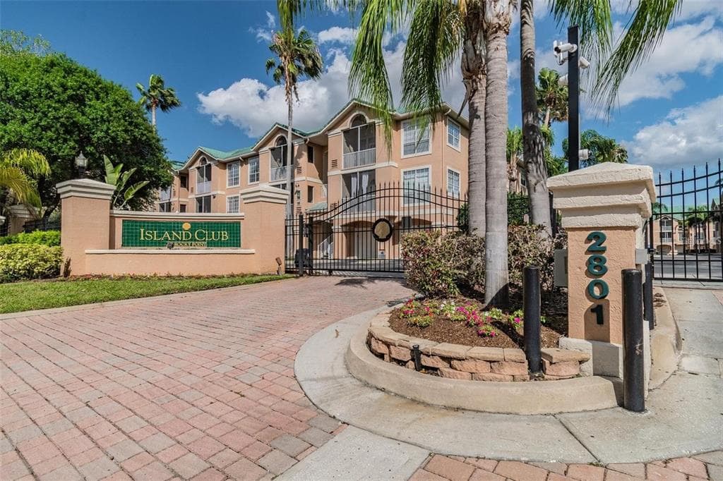 1208 BAY CLUB CIRCLE TAMPA, FL 33607