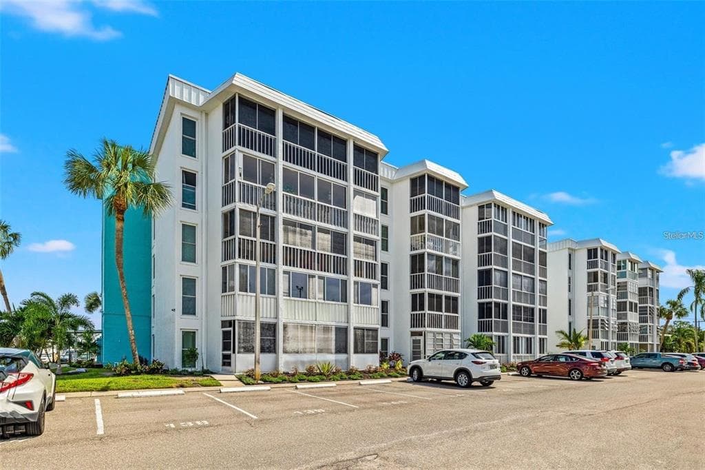 4908 38TH WAY S UNIT 401 ST PETERSBURG, FL 33711