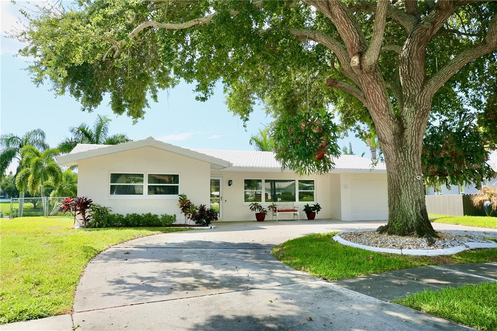 522 SHORE DRIVE