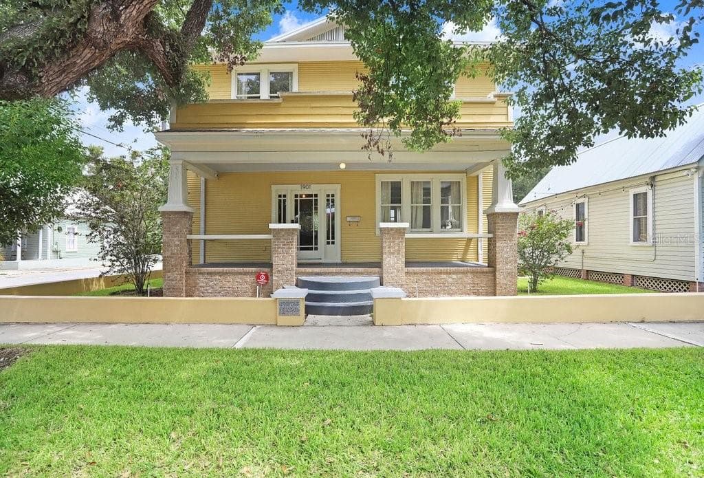 1901 E COLUMBUS DRIVE TAMPA, FL 33605