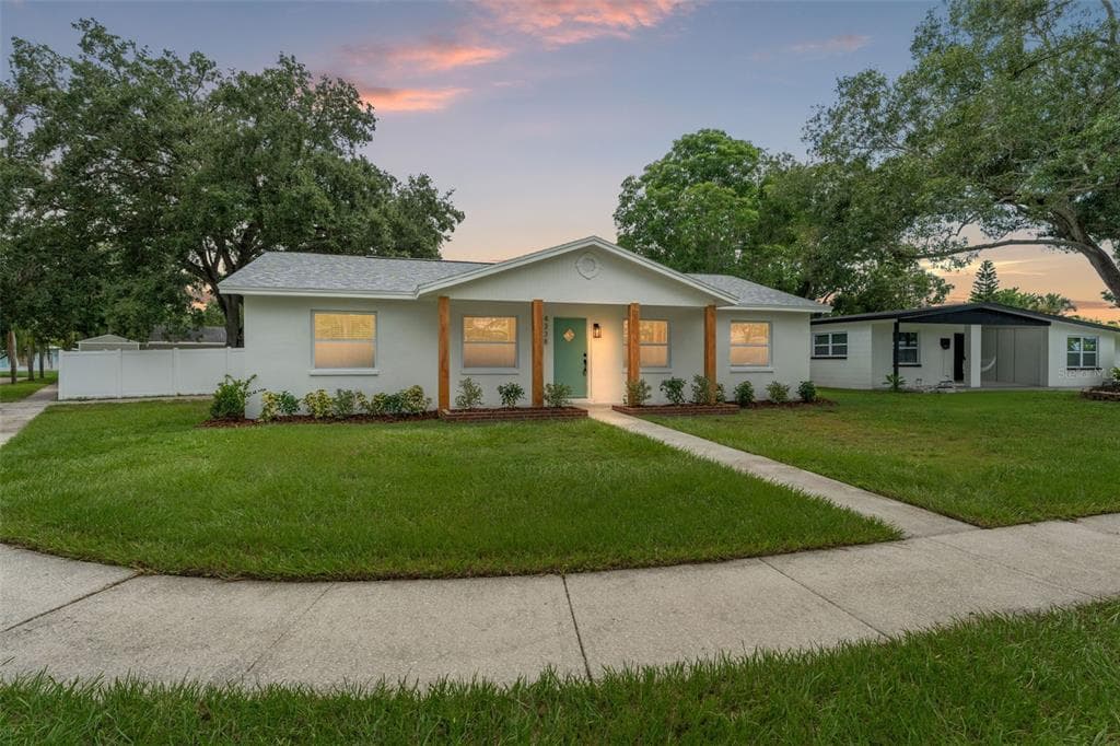 4338 WALLACE CIRCLE TAMPA, FL 33611