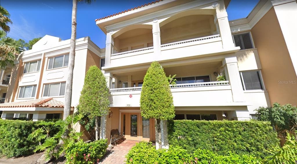 950 BROADWAY UNIT 208 DUNEDIN, FL 34698