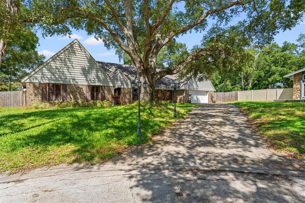 1000 FOREST COURT DUNEDIN, FL 34698