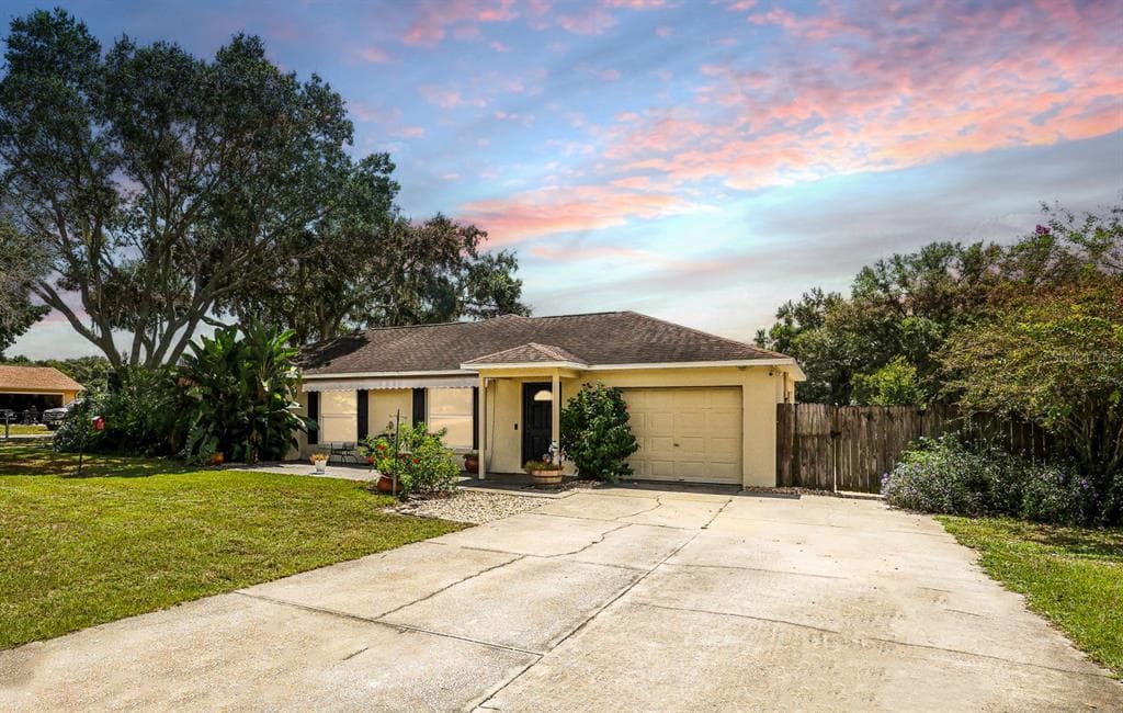 13714 KANSAS AVENUE ASTATULA, FL 34705