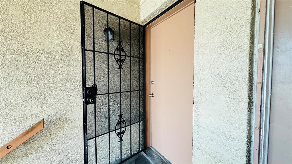 305 E WELLINGTON COURT UNIT 62 TAMPA, FL 33604