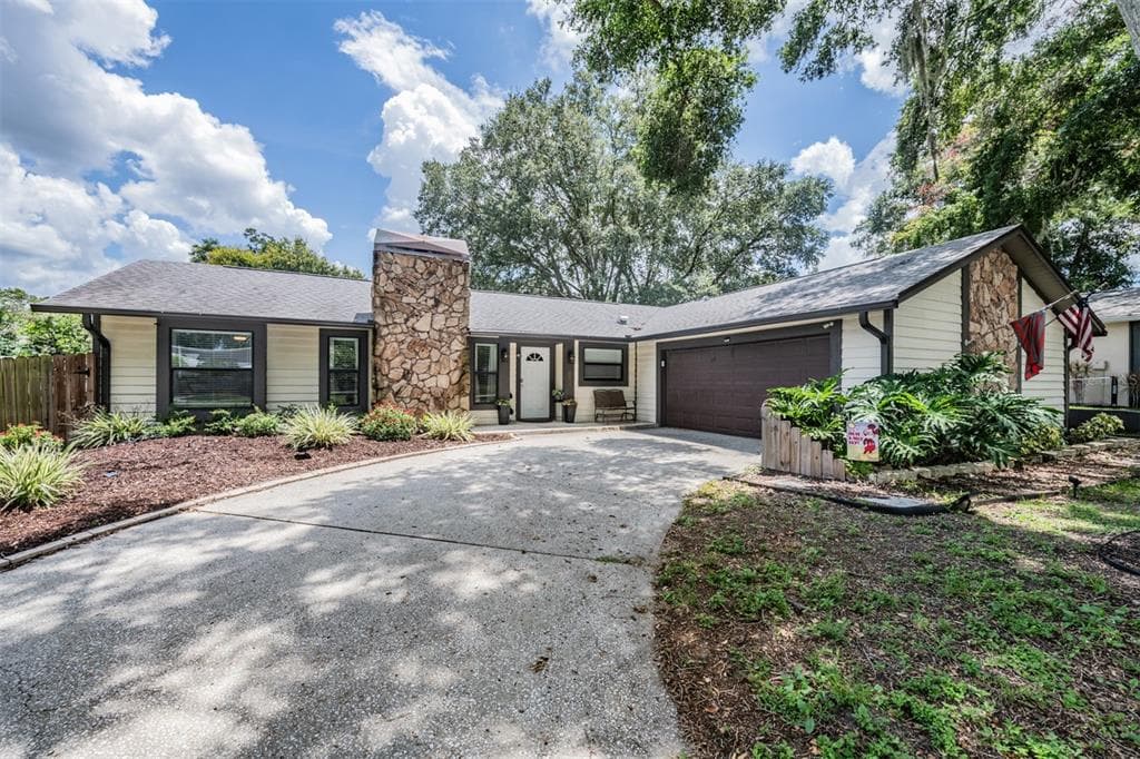 2854 TRAILWOOD DRIVE