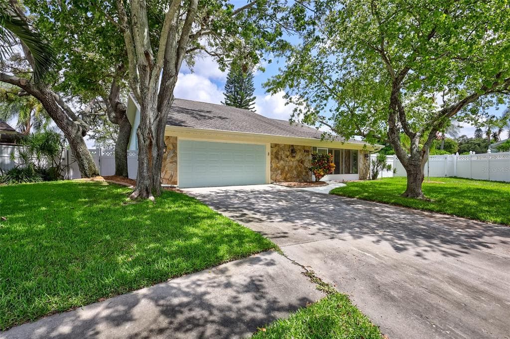 12155 MEADOWBROOK LANE LARGO, FL 33774