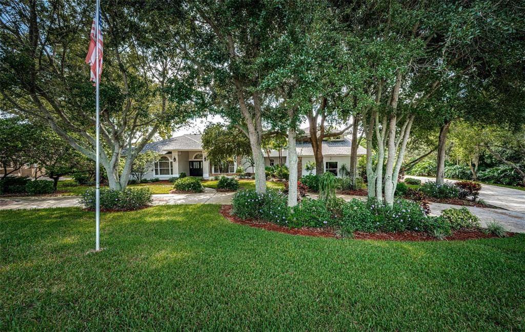 1377 SAIL HARBOR CIRCLE TARPON SPRINGS, FL 34689
