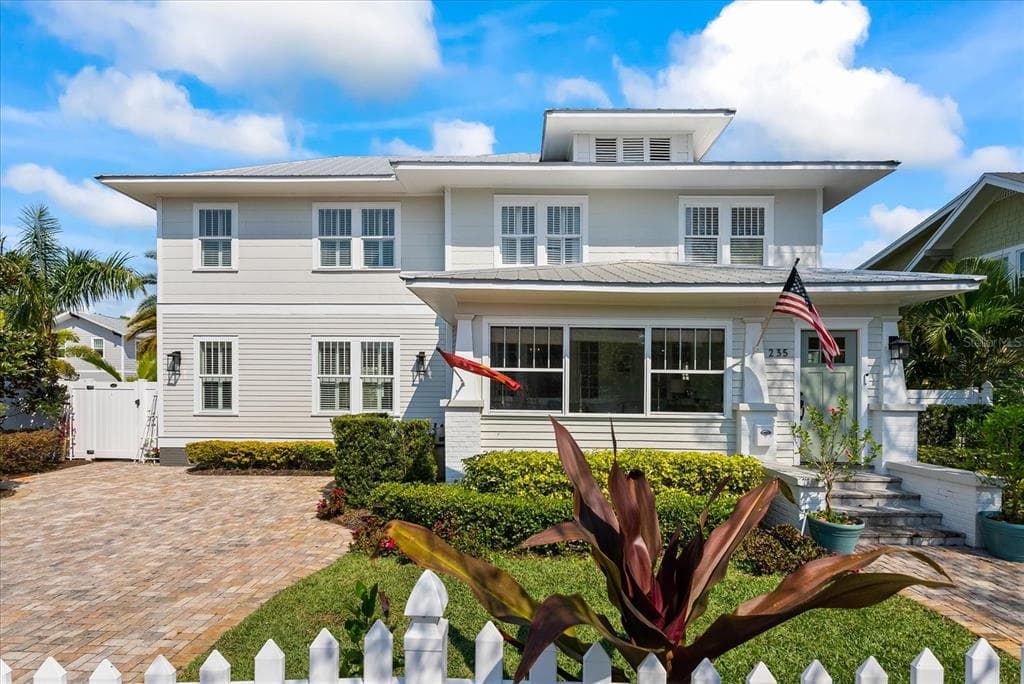 235 10TH AVENUE NE ST PETERSBURG, FL 33701