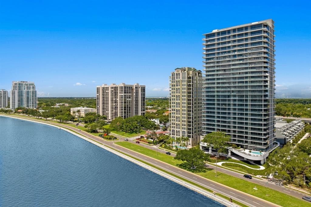 2912 W SANTIAGO STREET UNIT PH2402 TAMPA, FL 33629