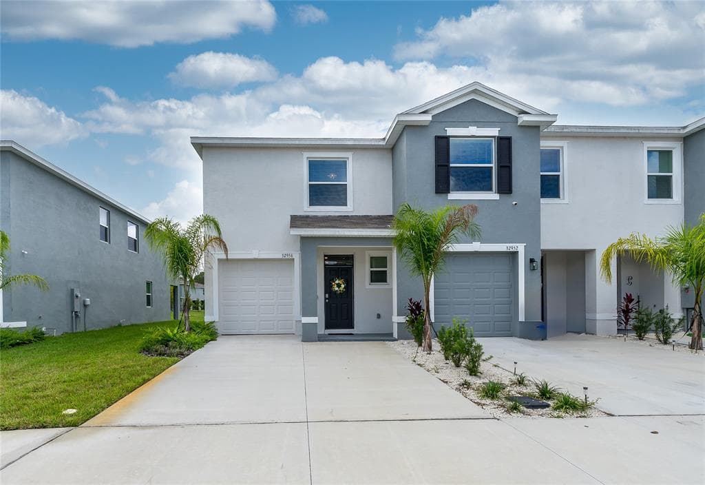 32956 PEZ LANDING LANE WESLEY CHAPEL, FL 33543