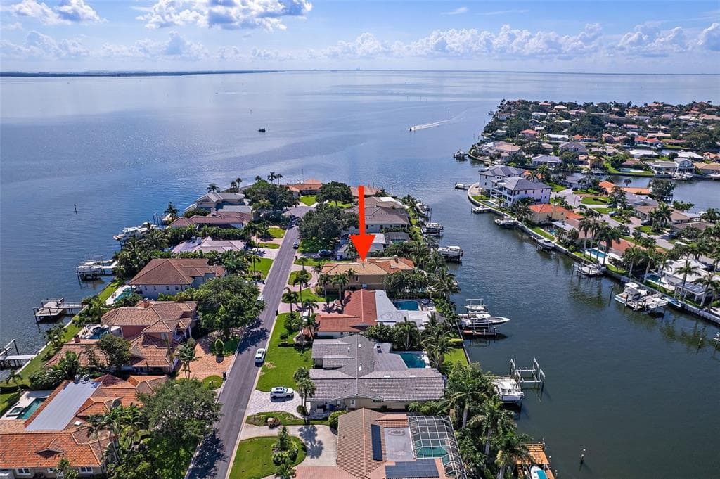 2250 MERMAID POINT NE ST PETERSBURG, FL 33703