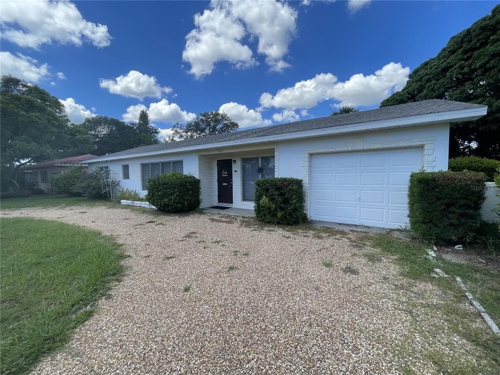 1327 DIXIE LANE S