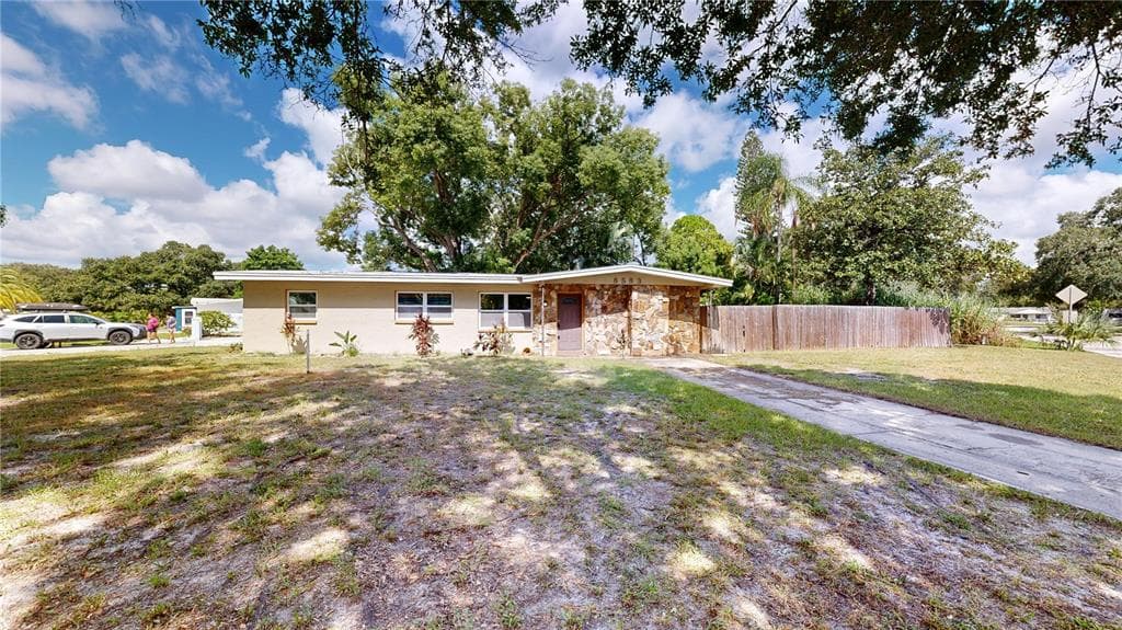 8583 NARCISSUS AVENUE SEMINOLE, FL 33777