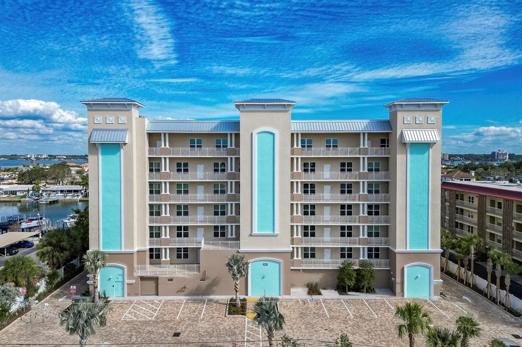 125 ISLAND WAY UNIT 504 CLEARWATER BEACH, FL 33767