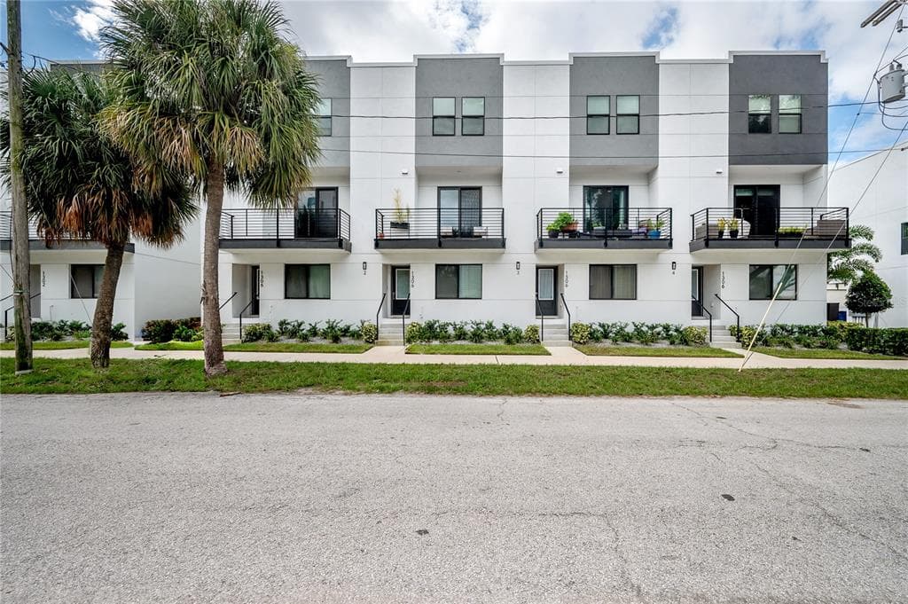 1306 W CARMEN STREET UNIT 1 TAMPA, FL 33606