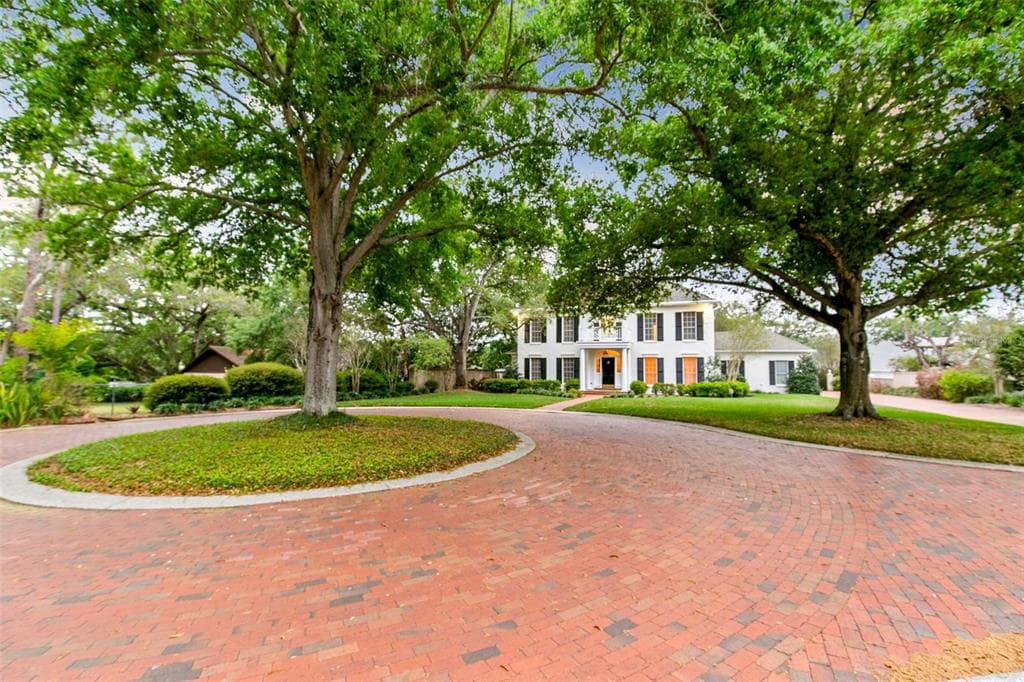 2900 W CHAPIN AVENUE TAMPA, FL 33611