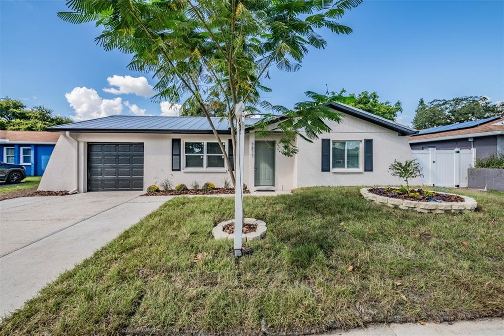 7877 SHADOW RUN DRIVE LARGO, FL 33773