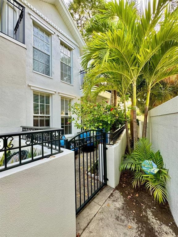 660 DELMAR TERRACE S ST PETERSBURG, FL 33701
