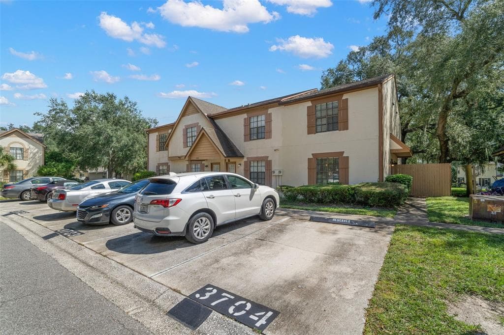 3704 BRIGADOON CIRCLE CLEARWATER, FL 33759
