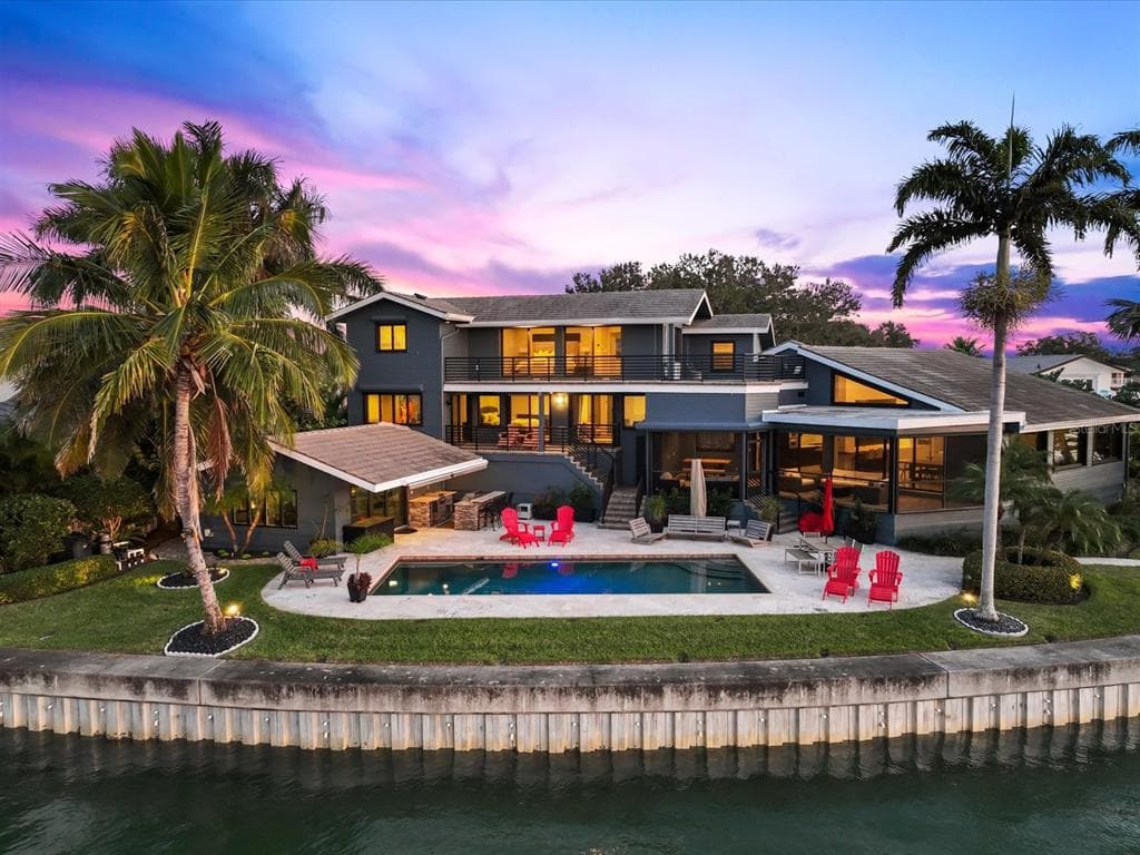 621 BELLE ISLE AVENUE BELLEAIR BEACH, FL 33786