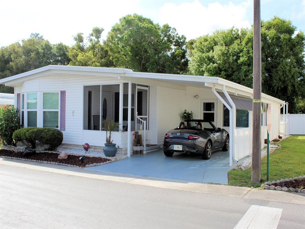 30 ROYAL PALM CIRCLE LARGO, FL 33778