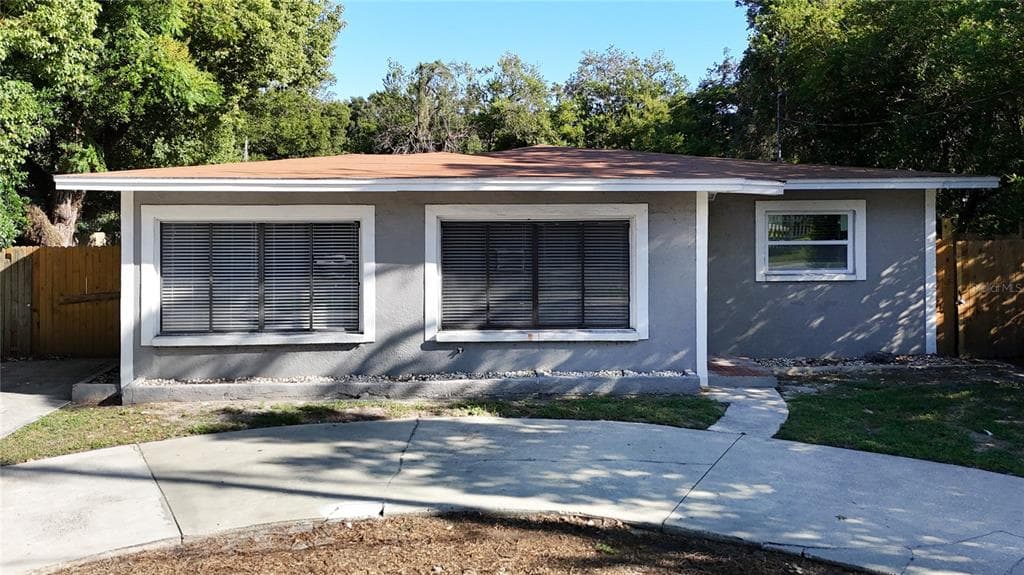 2018 E HANNA AVENUE TAMPA, FL 33610
