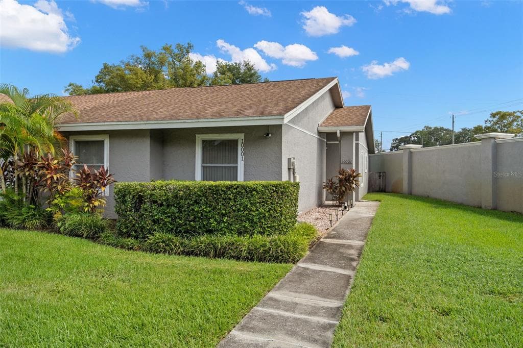 10001 LAKE OAK CIRCLE TAMPA, FL 33624