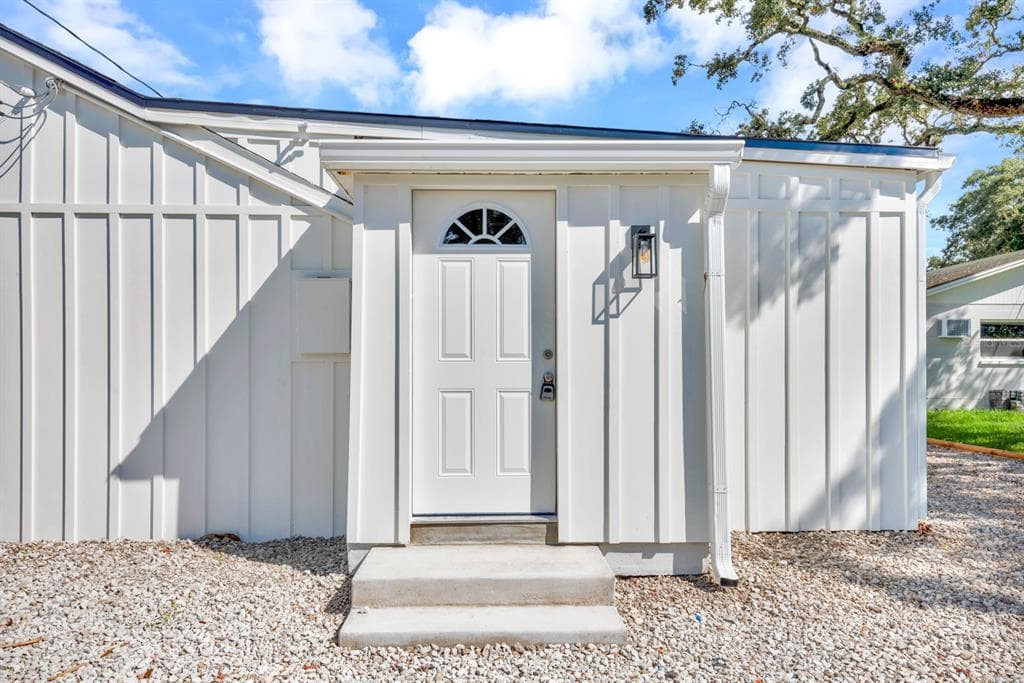 1508 27TH AVENUE N UNIT 1/2 ST PETERSBURG, FL 33704