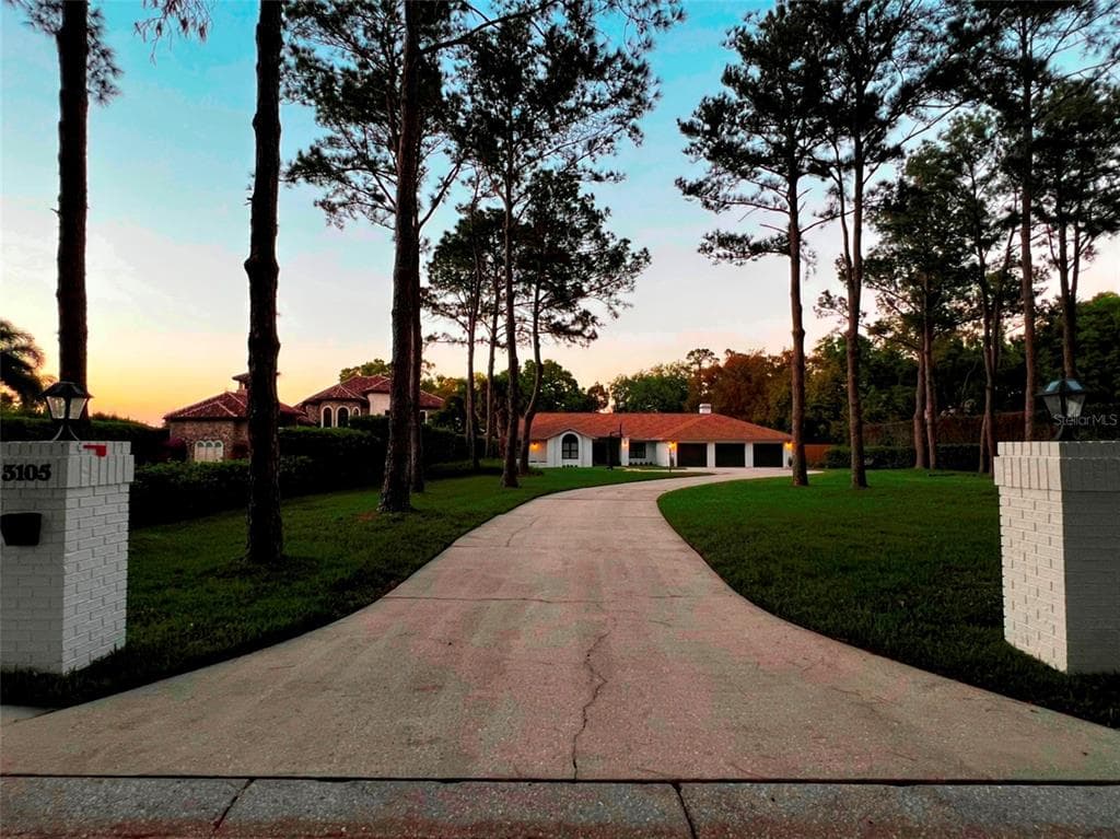 3105 MOSSVALE LANE TAMPA, FL 33618