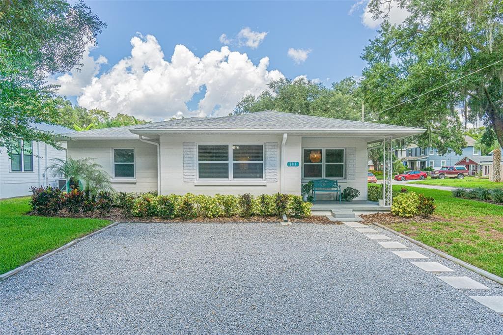 701 W HENRY AVENUE TAMPA, FL 33604