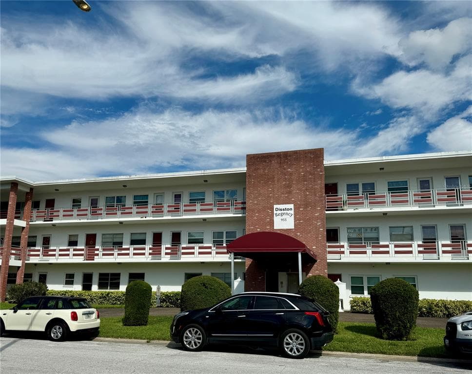 955 51ST STREET N UNIT 306 ST PETERSBURG, FL 33710